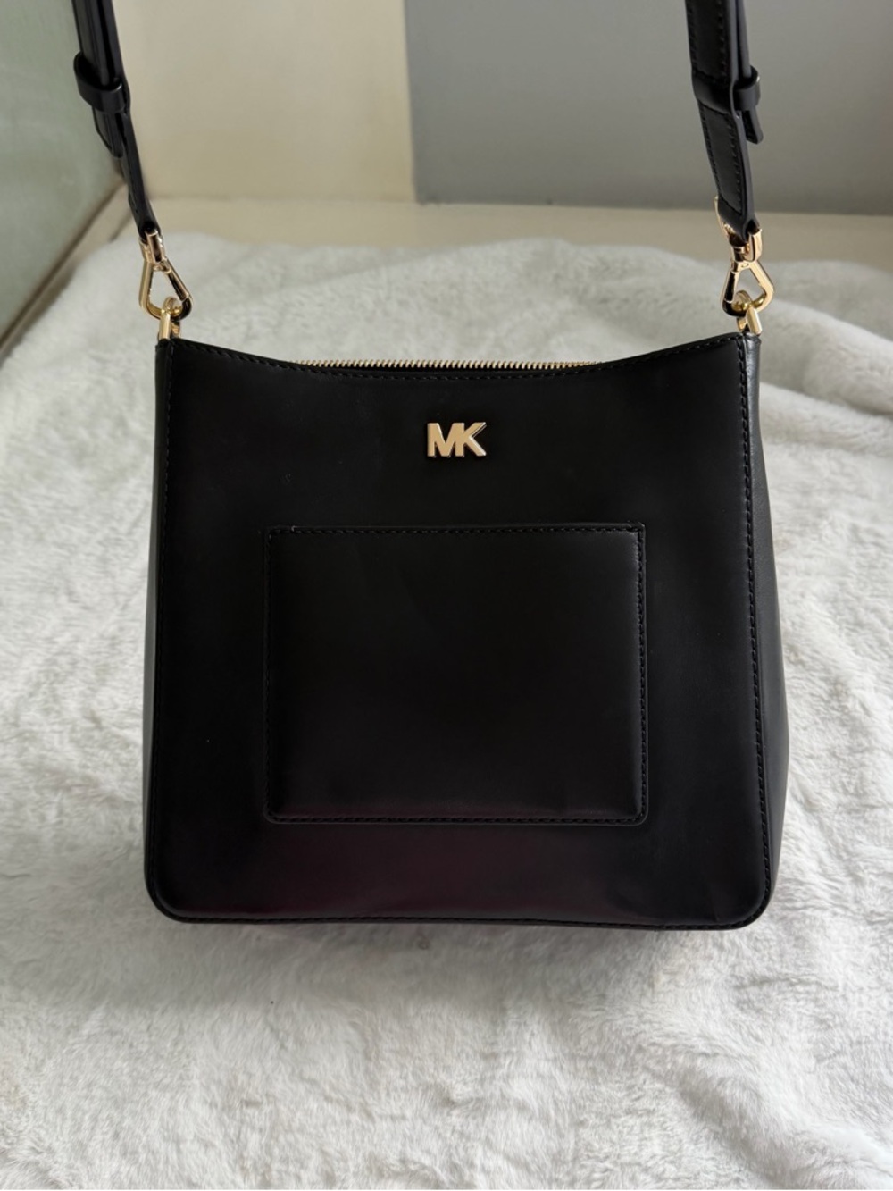 Michael Kors Black Leather Crossbody Bag – Gold Hardware – EUC